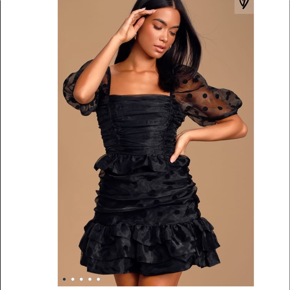 NWT!! Lulu’s Polka-Dot Puff Sleeve Dress